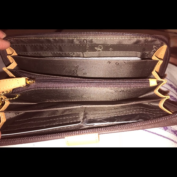 RR Rioni Button Zip Wallet - Picture 2 of 8